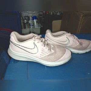 Nike Star Runner shoes